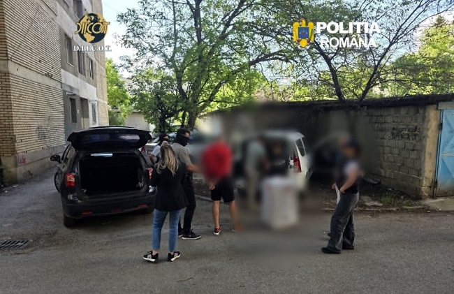 Tânăr prins în flagrant, la Timişoara, cu 6,5 kilograme de canabis. Avea o metodă ingenioasă de depozitare (foto) 1 Tânăr prins în flagrant, la Timişoara, cu 6,5 kilograme de canabis. Avea o metodă ingenioasă de depozitare (foto)