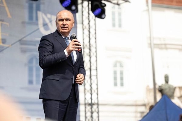 Ceremonia de Absolvire UVT 2026, sărbătoarea unică a noii promoții de absolvenți UVT (video) 4 ilie bolojan 1