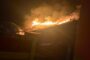 Incendiu puternic la o casă. Focul a pornit de la un acumulator lăsat la încărcat
