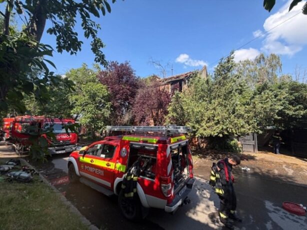 Incendiu la mansarda unei case din Timișoara, există două victime