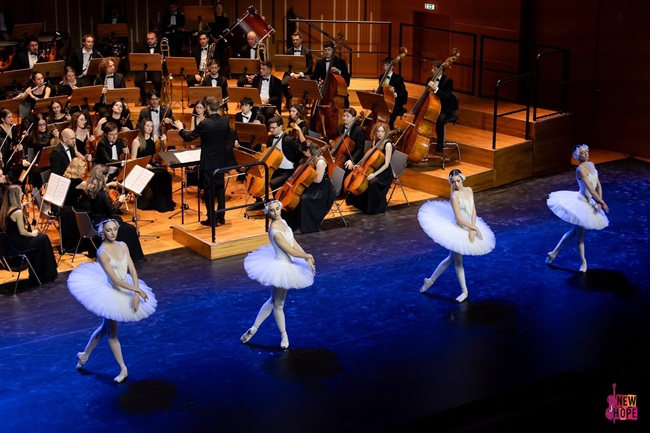 “Lacul lebedelor”, concert-spectacol la Timişoara