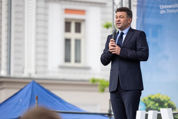 Ceremonia de Absolvire UVT 2026, sărbătoarea unică a noii promoții de absolvenți UVT (video) 3 marilen pirtea
