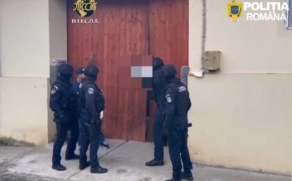 Acţiune în forţă a Poliţiei şi DIICOT la traficanţii de droguri (video) 1 Acţiune în forţă a Poliţiei şi DIICOT la traficanţii de droguri (video)