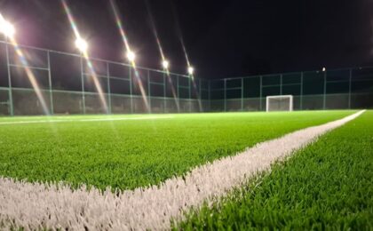 Nocturnă pe terenurile de sport din două sate timișene, cu 350 și 200 de locuitori