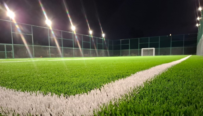 Nocturnă pe terenurile de sport din două sate timișene, cu 350 și 200 de locuitori