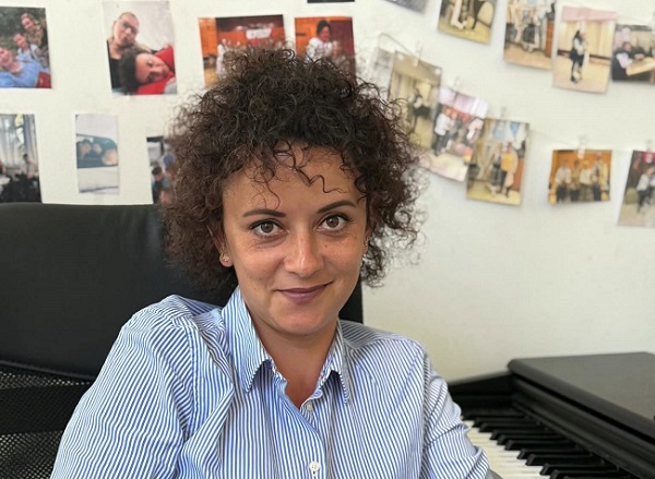 „Cea mai mare bază o pun pe construirea încrederii între mine şi elev!” Dialog cu doamna Oana Martinescu, profesor de canto popular la Liceul de Artă “Ion Vidu” din Timișoara 1 „Cea mai mare bază o pun pe construirea încrederii între mine şi elev!” Dialog cu doamna Oana Martinescu, profesor de canto popular la Liceul de Artă “Ion Vidu” din Timișoara