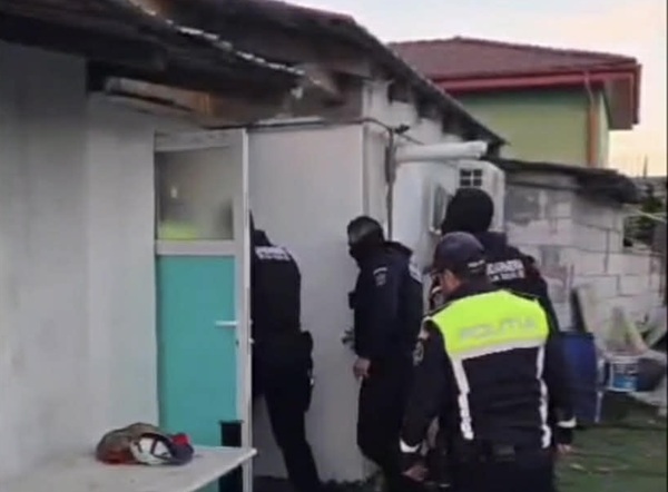 Percheziții în Timiș, într-un dosar de furt și infracțiuni informatice (video)
