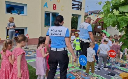 Polițiștii locali, printre prichindeii de la două grădinițe din Timișoara