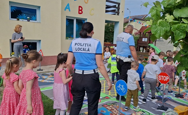 Polițiștii locali, printre prichindeii de la două grădinițe din Timișoara