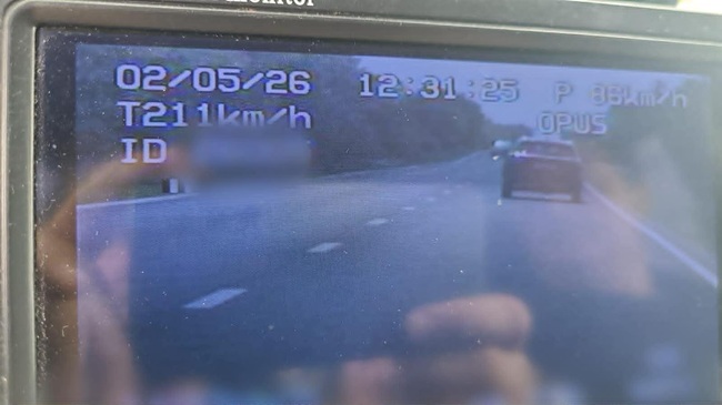 Șofer prins de radar cu 211 km/h, între Voiteg și Jebel. Amendă peste 3.000 de lei și 4 luni fără permis