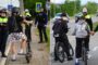 Zeci de biciclişti şi trotinetişti, opriţi de poliţişti şi jandarmi la Giroc