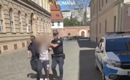 Bărbat arestat pentru spargerea a cel puţin 9 maşini, la Timişoara. A furat camere de bord, dar şi alte obiecte 4 Bărbat reţinut pentru spargerea a cel puţin 9 maşini, la Timişoara. A furat camere de bord, dar şi alte obiecte