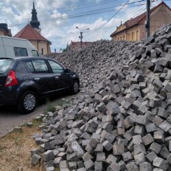 Șantierul din Piața Traian îngroapă promisiunea de “regenerare verde” sub munți de piatră cubică (foto) 3 santier traian2