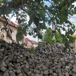 Șantierul din Piața Traian îngroapă promisiunea de “regenerare verde” sub munți de piatră cubică (foto) 5 santier traian4