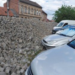 Șantierul din Piața Traian îngroapă promisiunea de “regenerare verde” sub munți de piatră cubică (foto) 8 santier traian7