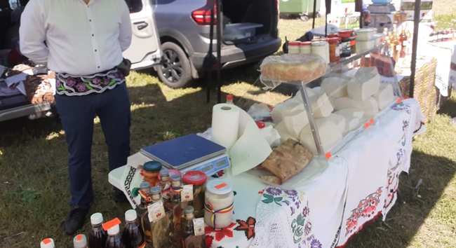 Târg cu producători locali în Banatul de Munte. Intrarea este liberă 1 Târg cu producători locali în Banatul de Munte. Intrarea este liberă