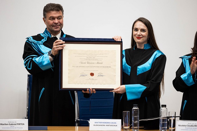 Oleksandra Matviiciuk, laureată a Premiului Nobel pentru Pace, a primit titlul de Doctor Honoris Causa al UVT