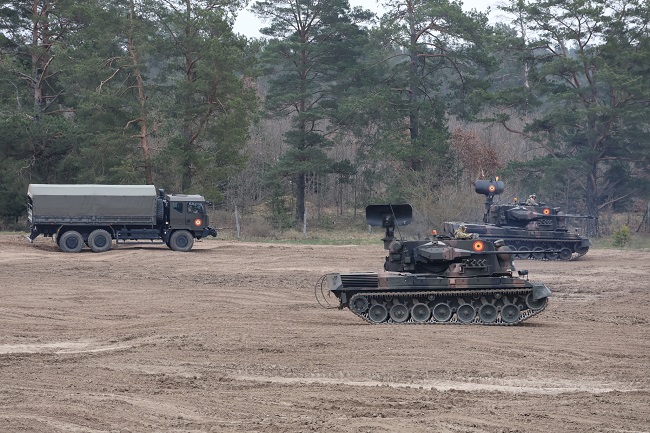 Companii din industria auto din România vor să producă echipamente militare, spune Ilie Bolojan