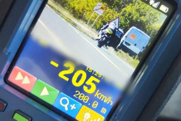 Șofer prins de radar cu 205 km/h în localitatea Șuștra
