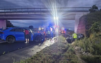 Accident pe autostrada A1: o mașină a "zburat" de pe drum, trafic cu restricții 21 Accident pe autostrada A1: o mașină a "zburat" de pe drum, trafic cu restricții
