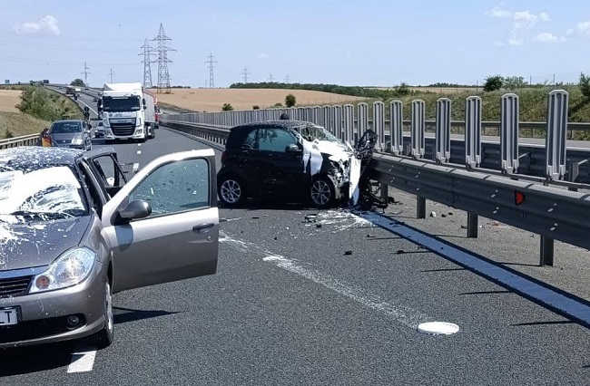 Accident grav pe autostrada A1, sensul de mers Arad - Timișoara (video) 1 Accident grav pe autostrada A1, sensul de mers Arad - Timișoara (foto)
