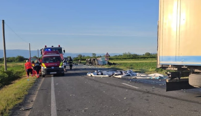 Accident mortal pe o șosea din Banat. Trafic blocat 1 Accident mortal pe o șosea din Banat. Trafic blocat