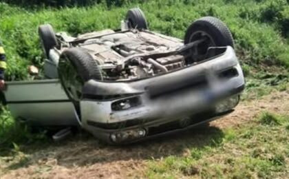 O tânără de 18 ani s-a răsturnat cu mașina între Nerău și Teremia Mare. Două fete și un băiat au fost răniți