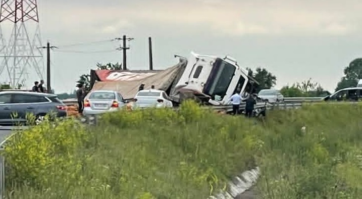 Accident mortal pe Centura Timișoarei, la Giroc, cu trei autoturisme și un autotren. Blocaj pe ambele sensuri