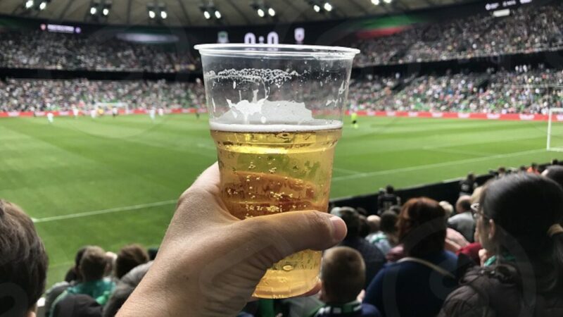 Liber la bere pe stadioanele din România!