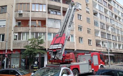 Panică în centrul Timișoarei! Cade tencuiala, pompierii au intervenit de urgență. Foto
