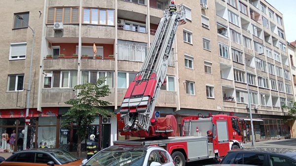Panică în centrul Timișoarei! Cade tencuiala, pompierii au intervenit de urgență. Foto