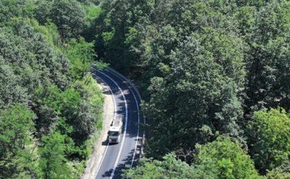 Au fost finalizate lucrările și se circulă normal pe DN 68A, între Coșava și Coșevița (video) 8 Au fost finalizate lucrările și se circulă normal pe DN 68A, între Coșava și Coșevița (video)