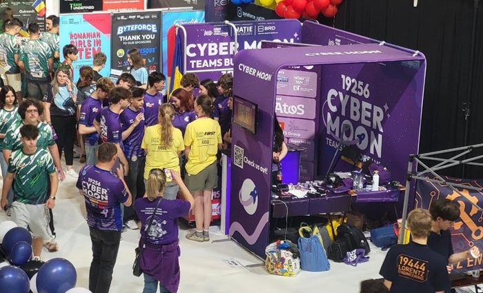 Echipa de robotică CyberMoon a Colegiului Național „C.D. Loga” Timișoara, victorioasă la Eindhoven 2 Echipa de robotică CyberMoon a Colegiului Național „C.D. Loga” Timișoara, victorioasă la Eindhoven