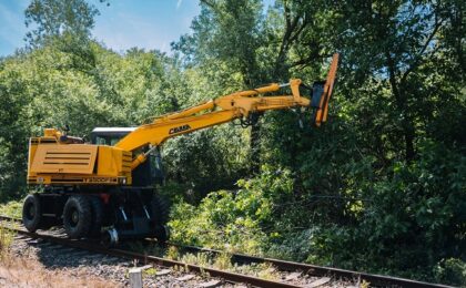 Lucrări de defrișare mecanizată pe Linia 118 între stațiile Semenic și Buziaș 1 Lucrări de defrișare mecanizată pe Linia 118 între stațiile Semenic și Buziaș