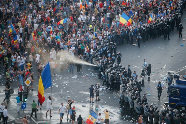 Dosarul 10 August. Foștii șefi ai Jandarmeriei, achitați în primă instanță