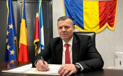 „Comunitatea are nevoie de stabilitate, colaborare şi decizii responsabile!” Dialog cu dl. Dumitru Boboi, primarul comunei Săcălaz 23 „Comunitatea are nevoie de stabilitate, colaborare şi decizii responsabile!” Dialog cu dl. Dumitru Boboi, primarul comunei Săcălaz