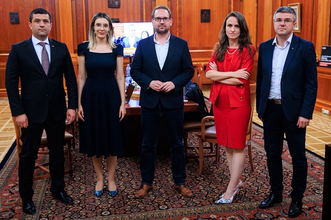 Dominic Fritz, după căderea Guvernului Veștea: „Avem nevoie urgent de consultări transparente” 1 Dominic Fritz, după căderea Guvernului Veștea: „Avem nevoie urgent de consultări transparente”