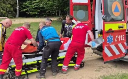 Motociclist cu fractură deschisă pe Semenic, după ce a căzut într-o zonă greu accesibilă 12 Motociclist cu fractură deschisă pe Semenic, după ce a căzut într-o zonă greu accesibilă