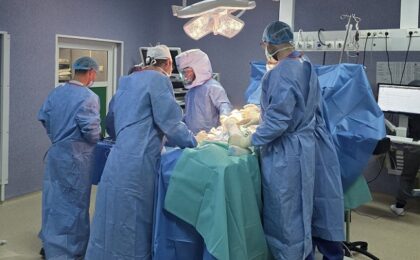 Intervenție de mare complexitate la Spitalul Județean din Timișoara. O tânără de 23 de ani și-a simțit din nou piciorul după ani de suferință 1 Intervenție de mare complexitate la Spitalul Județean din Timișoara. O tânără de 23 de ani și-a simțit din nou piciorul după ani de suferință