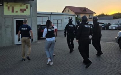 Acţiuni-fulger ale poliţiştilor din Timiş şi Hunedoara, în cadrul operaţiunii "Jupiter" (video) 4 Acţiuni-fulger ale poliţiştilor din Timiş şi Hunedoara, în cadrul operaţiunii "Jupiter" (video)