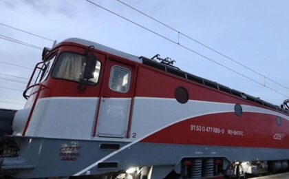 Circulație feroviară blocată în Timiș. Mai multe trenuri afectate de o defecțiune la o locomotivă 6 Circulație feroviară blocată în Timiș. Mai multe trenuri afectate de o defecțiune la o locomotivă