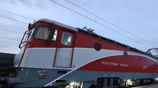 Circulație feroviară blocată în Timiș. Mai multe trenuri afectate de o defecțiune la o locomotivă 1 Circulație feroviară blocată în Timiș. Mai multe trenuri afectate de o defecțiune la o locomotivă