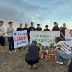 Dumbrăvița și Timișoara au ieșit în stradă pentru Matias și Dragoș. „Marșul Vieții”, revolta tăcută a comunității împotriva străzilor fără trotuare și a primarilor care nu și-au onorat promisiunile. Foto și video 3 marsB