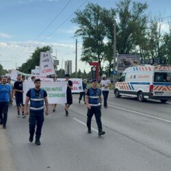 Dumbrăvița și Timișoara au ieșit în stradă pentru Matias și Dragoș. „Marșul Vieții”, revolta tăcută a comunității împotriva străzilor fără trotuare și a primarilor care nu și-au onorat promisiunile. Foto și video 4 marsC