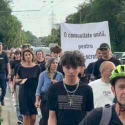 Dumbrăvița și Timișoara au ieșit în stradă pentru Matias și Dragoș. „Marșul Vieții”, revolta tăcută a comunității împotriva străzilor fără trotuare și a primarilor care nu și-au onorat promisiunile. Foto și video 6 marsE