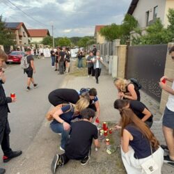Dumbrăvița și Timișoara au ieșit în stradă pentru Matias și Dragoș. „Marșul Vieții”, revolta tăcută a comunității împotriva străzilor fără trotuare și a primarilor care nu și-au onorat promisiunile. Foto și video 7 marsF