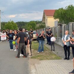 Dumbrăvița și Timișoara au ieșit în stradă pentru Matias și Dragoș. „Marșul Vieții”, revolta tăcută a comunității împotriva străzilor fără trotuare și a primarilor care nu și-au onorat promisiunile. Foto și video 9 marsH