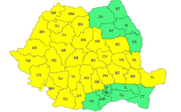 Cod galben de instabilitate atmosferică accentuată în aproape toată ţara, până marţi dimineaţă