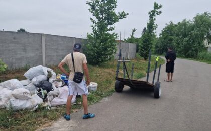 Au abandonat moloz lângă cimitir și au fost amendați cu 60.000 de lei 21 Au abandonat moloz lângă cimitir și au fost amendați cu 60.000 de lei