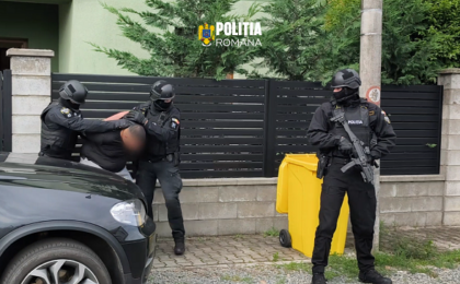 Percheziție în Timișoara într-un dosar de uzurpare de calități oficiale (video) 19 Percheziție în Timișoara într-un dosar de uzurpare de calități oficiale